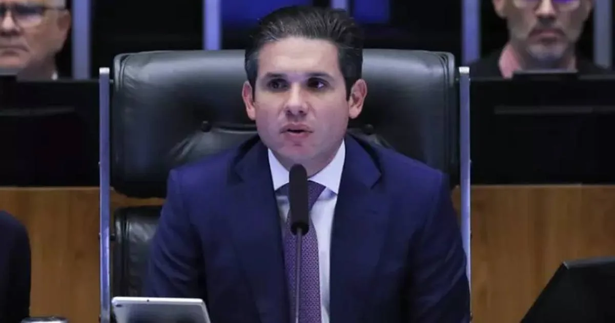 Hugo Motta escolhe relator do projeto que torna crime hediondo a adulteração de bebidas