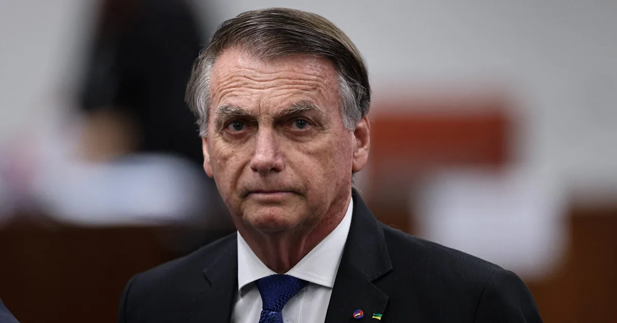 Moraes manda defesa de Bolsonaro tomar decisão