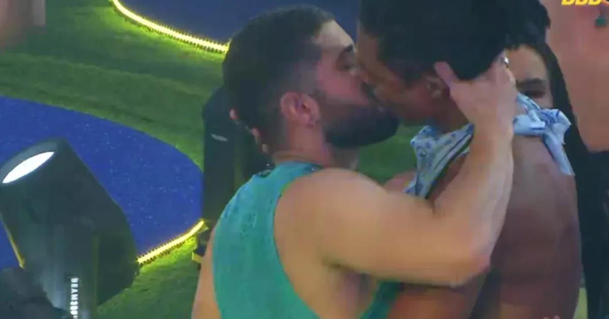 BBB26 esquenta de vez: primeiro beijo da temporada agita a casa
