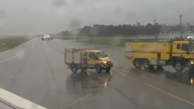 Turbina de avião pega fogo e decolagem é interrompida
