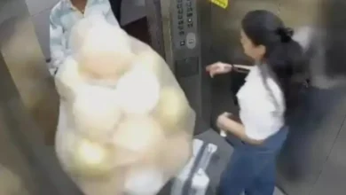 Balões explodem dentro de elevador na Índia