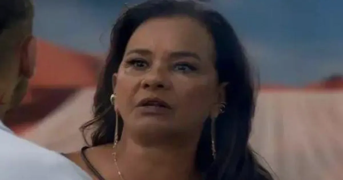 Solange Couto passa mal durante a madrugada e procura atendimento médico