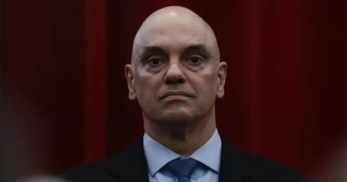 Alexandre de Moraes exige esclarecimentos envolvendo Jair Bolsonaro