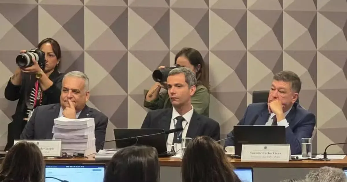 CPMI rejeita relatório que pedia indiciamento de 'Lulinha' e ex-ministros de Lula