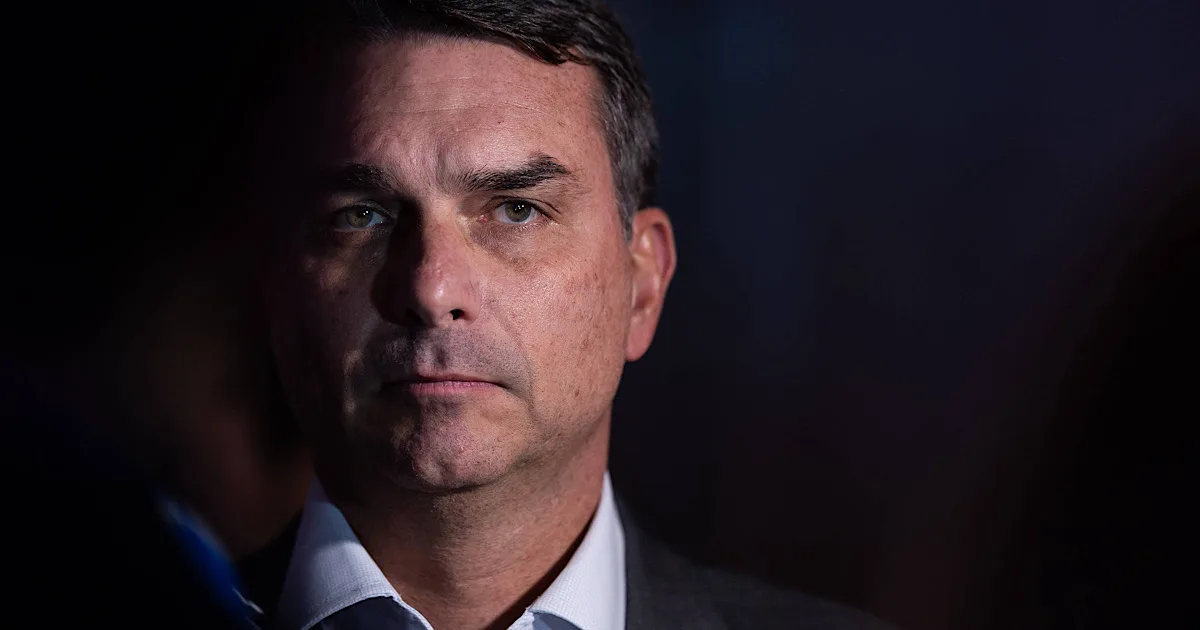 Datafolha mostra Lula à frente de Flávio Bolsonaro entre eleitores de centro