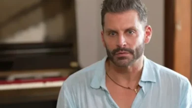 Equipe de Henri Castelli comenta acidente em que o figurino do ator pegou fogo durante a peça