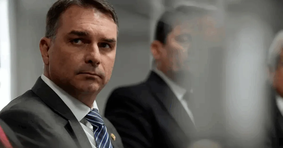 Flávio Bolsonaro afirma que PL da Misoginia foi armadilha do PT