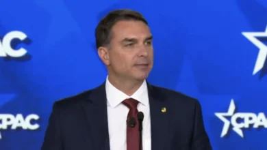 Flávio Bolsonaro pede monitoramento internacional e pressão diplomática por eleições justas no Brasil