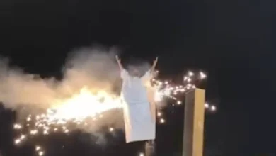 Henri Castelli tem figurino atingido por chamas em “A Paixão de Cristo”