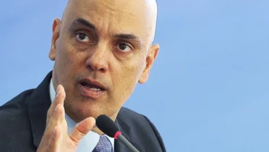 Moraes nega pedido da defesa de Bolsonaro para 'livre acesso' de filhos à casa do ex-presidente durante prisão domiciliar