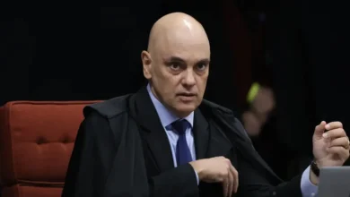 Moraes proíbe sobrevoo de drones perto da casa de Bolsonaro, em prisão domiciliar