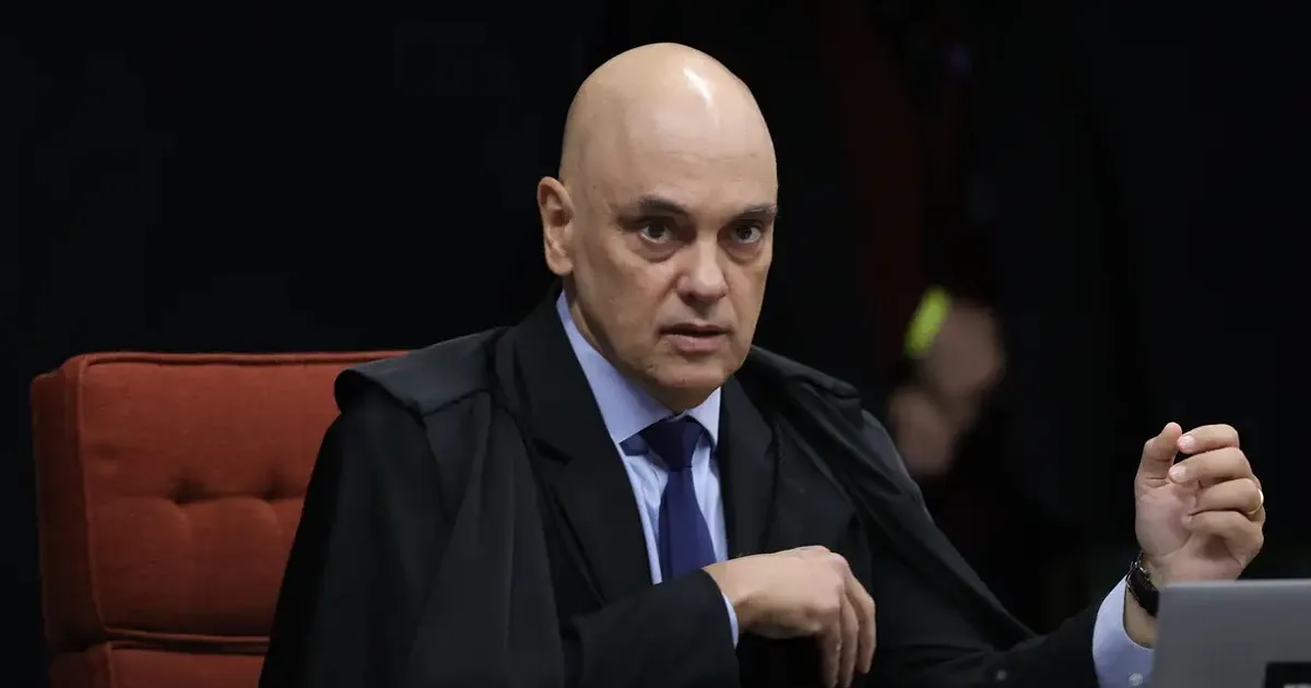 Moraes proíbe sobrevoo de drones perto da casa de Bolsonaro, em prisão domiciliar