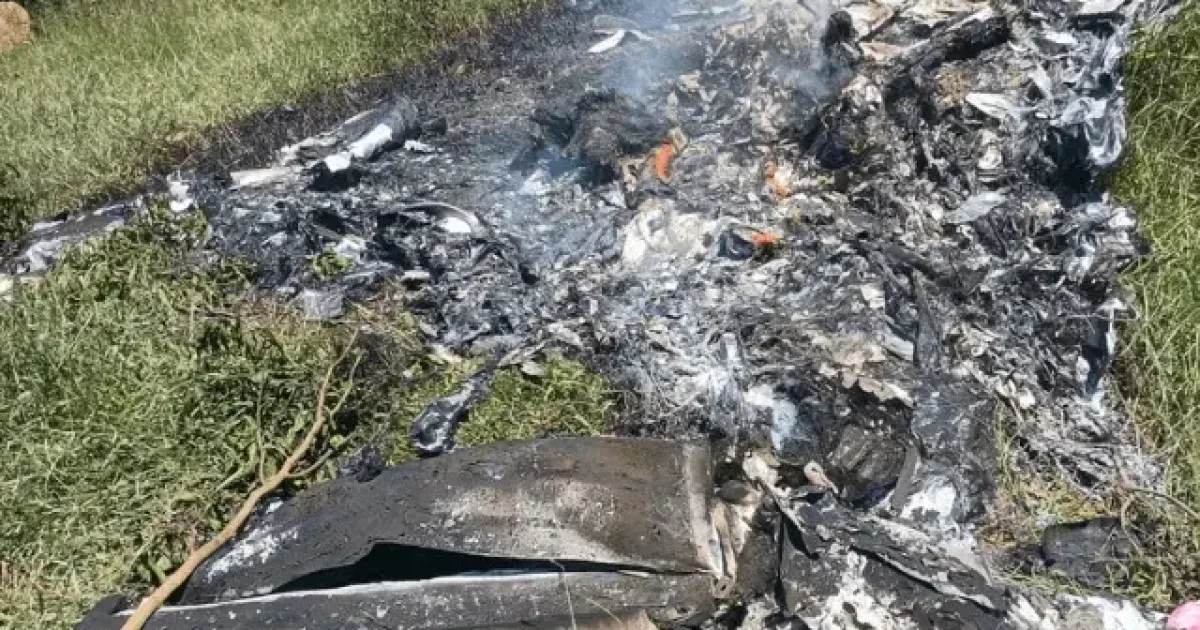 Mortes são confirmadas na queda do avião no RJ