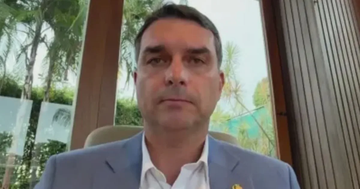 Verdade exposta: Flávio fala sobre conflito com Michelle Bolsonaro