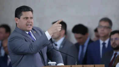 Alcolumbre afirma que existe "agressão permanente às instituições