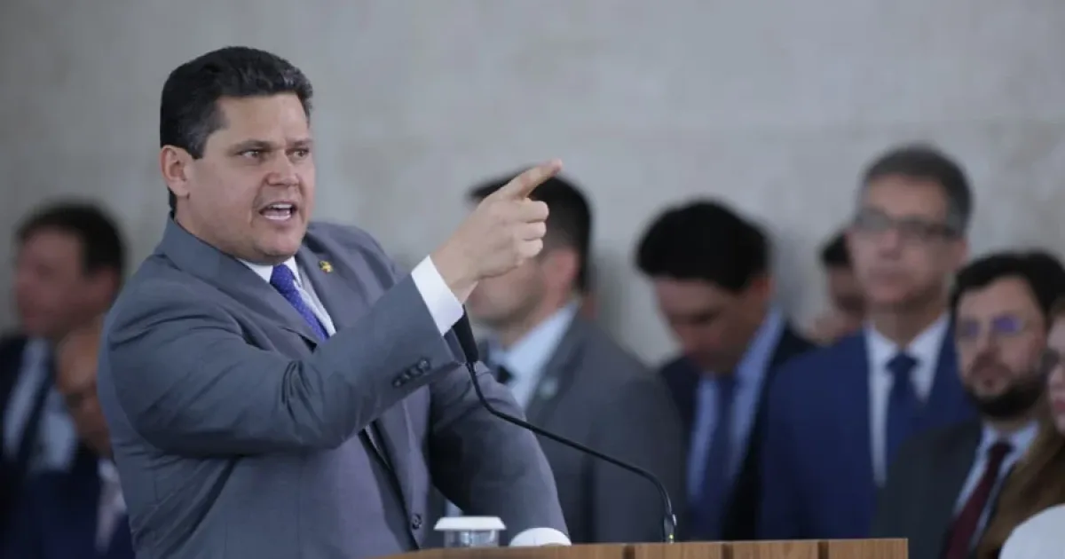 Alcolumbre afirma que existe "agressão permanente às instituições