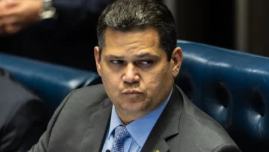 Alcolumbre diz que vai pautar “anistia” a Bolsonaro após “olhos no olhos” com Nikolas Ferreira