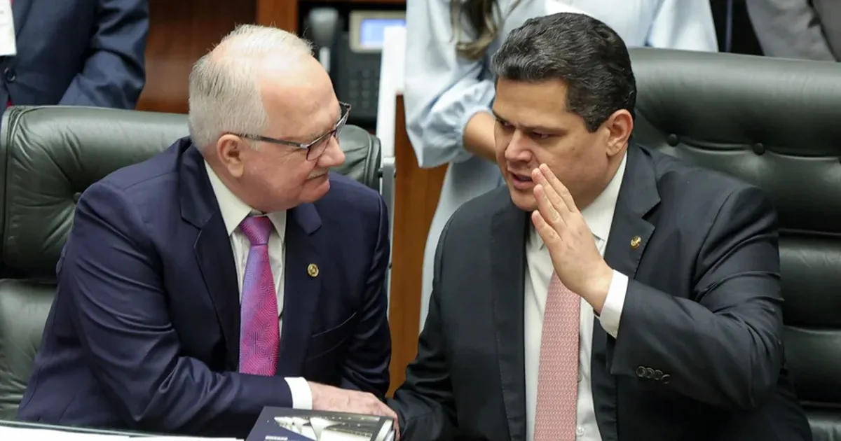 Alcolumbre oferece ajuda a relator da CPI após Gilmar pedir investigação