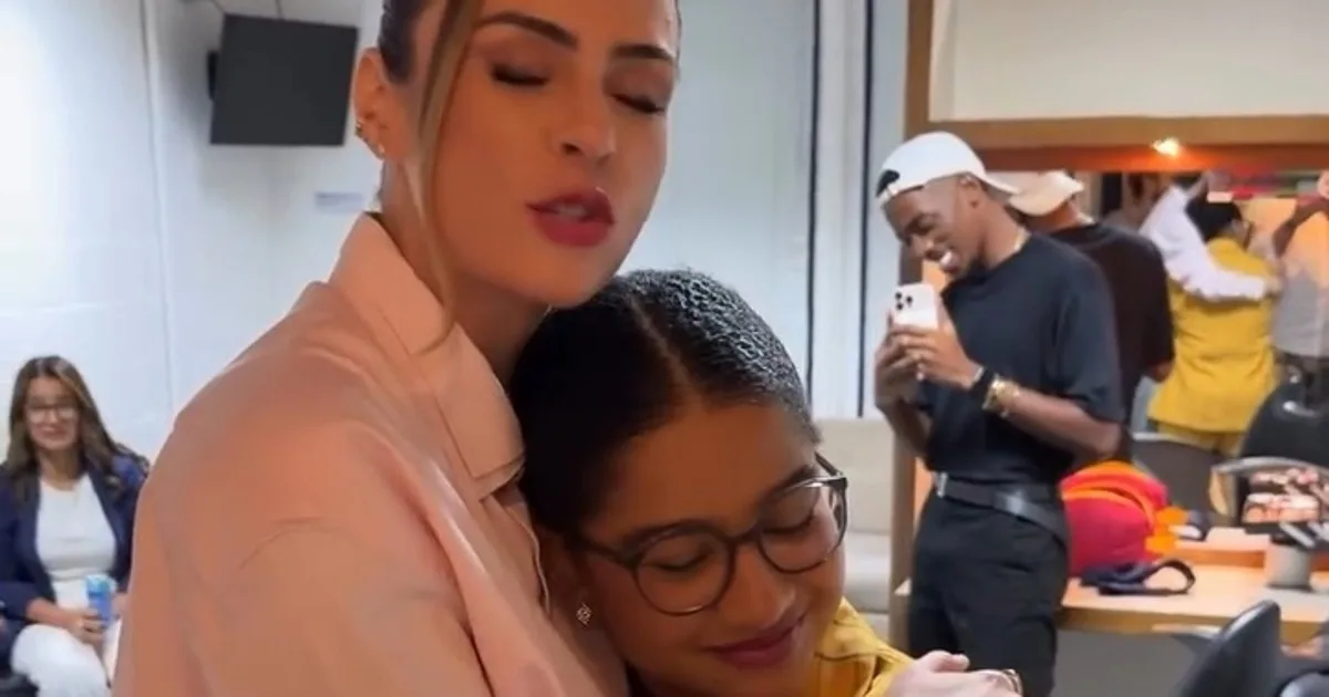 Ana Paula Renault e Milena se reencontram nos bastidores da Globo