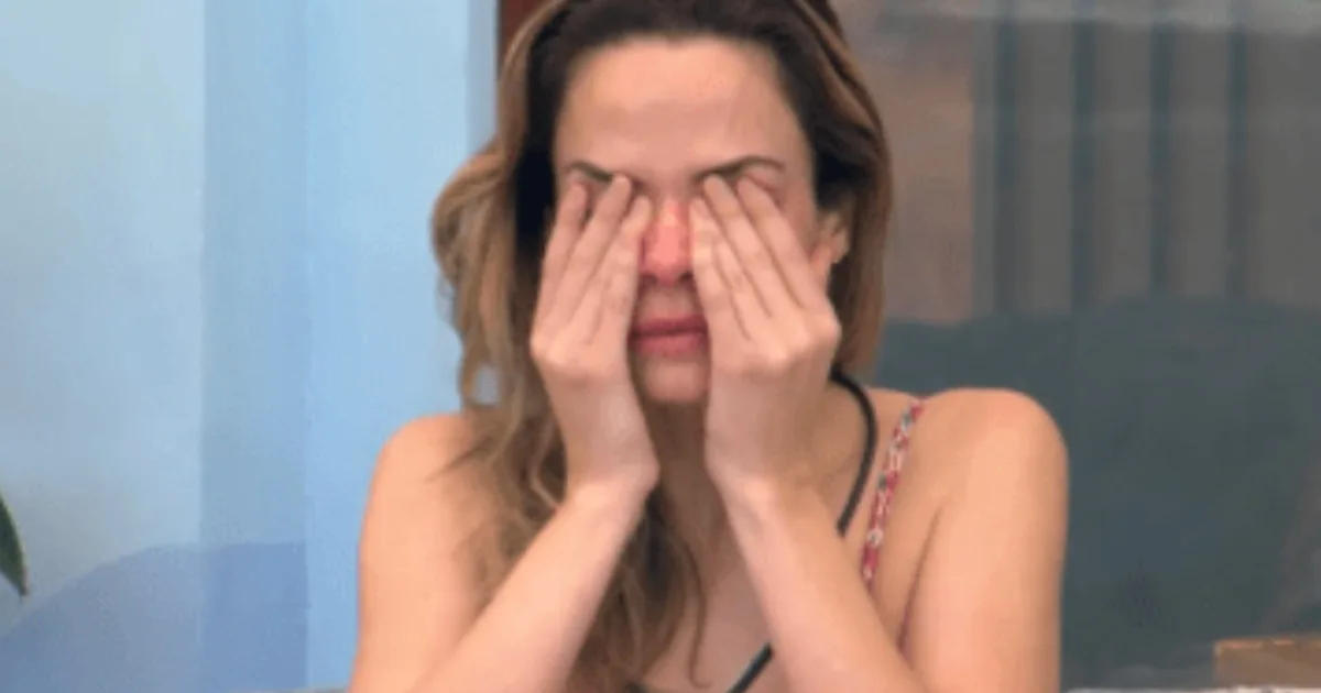 Ana Paula Renault lamenta ao falar do pai e emociona o BBB