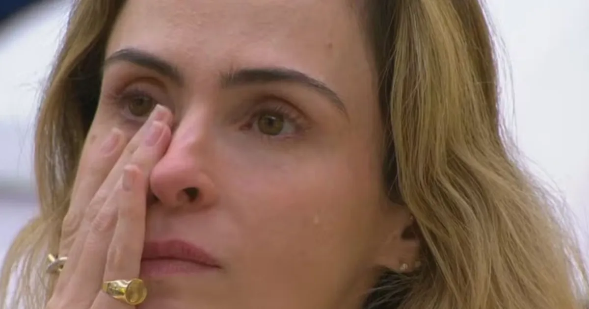 Ana Paula Renault vai às lágrimas e faz declaração forte sobre o pai