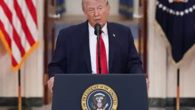 Após críticas ao papa Leão, Trump posta foto vestido de Jesus. Veja