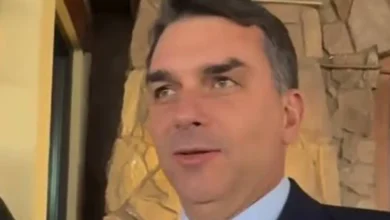 Após ordem de Moraes, Flávio Bolsonaro fala em censura