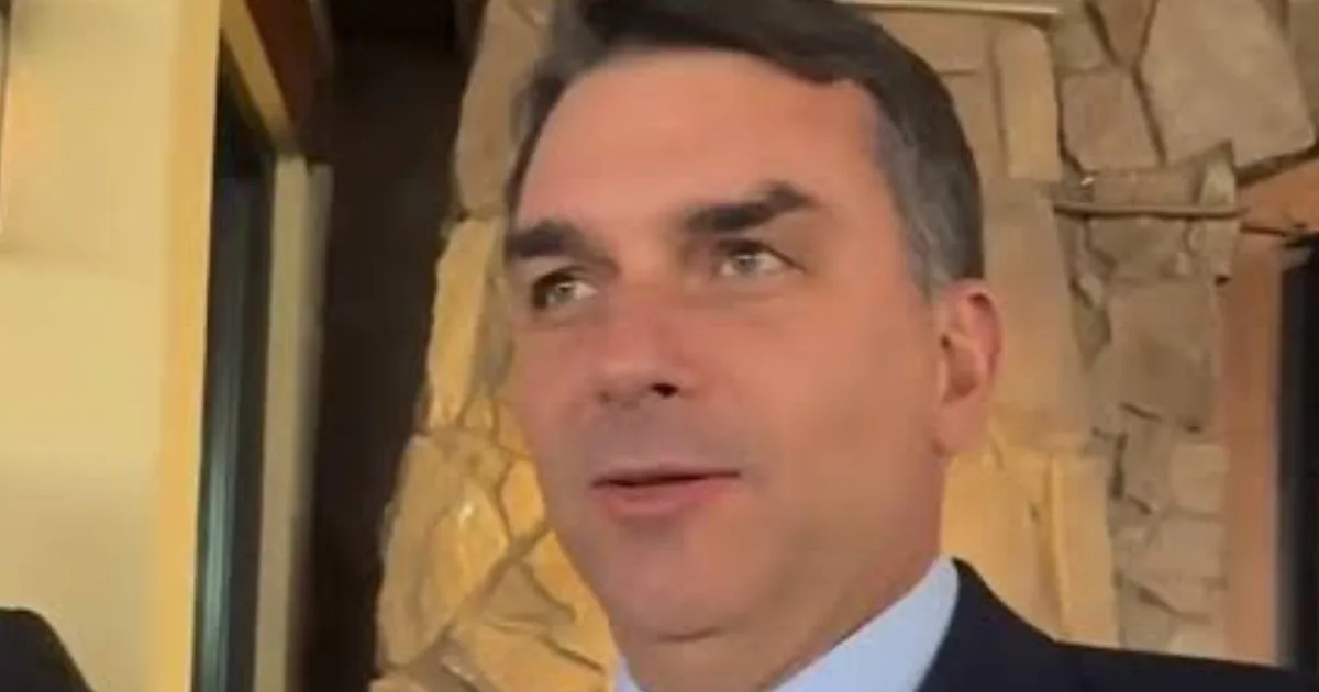 Após ordem de Moraes, Flávio Bolsonaro fala em censura