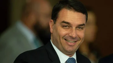 As pesquisas que mostram Flávio Bolsonaro à frente de Lula