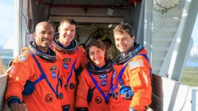 Astronautas homenageiam mulher falecida e batizam cratera lunar