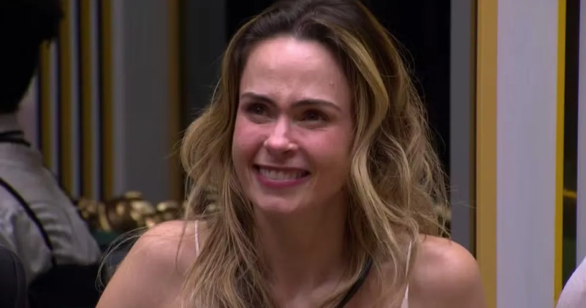 Bandeira de Lula é estendida por fãs de Ana Paula e sister reage