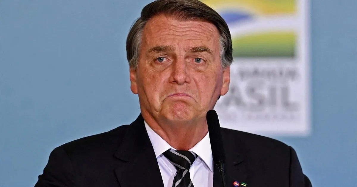 Bolsonaro poderá passar por cirurgia no ombro durante prisão domiciliar