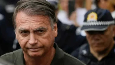 Bolsonaro quer que familiar de Michelle acompanhe prisão domiciliar