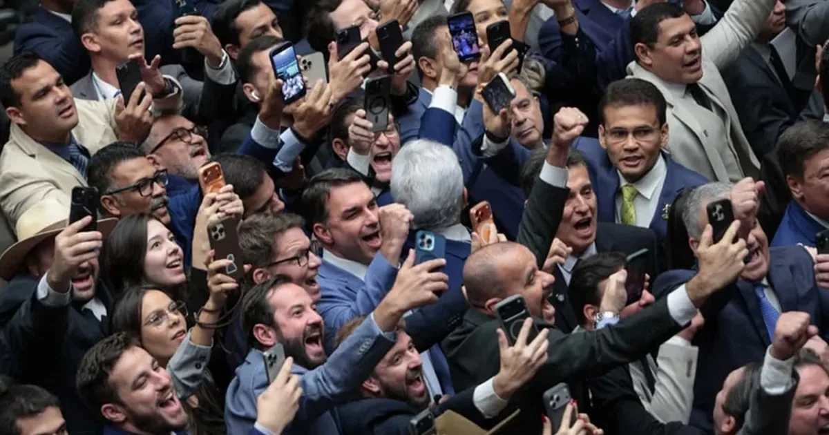 Congresso derruba veto de Lula à dosimetria e beneficia Bolsonaro