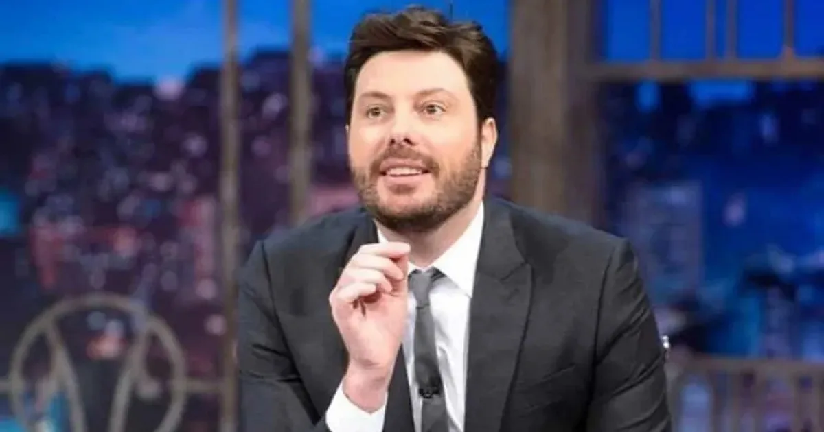 Danilo Gentili faz pergunta a Márcia Sensitiva e recebe resposta surpreendente