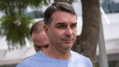 Decisão judicial ordena retirada de conteúdo sobre suposta ligação de Flávio com facção