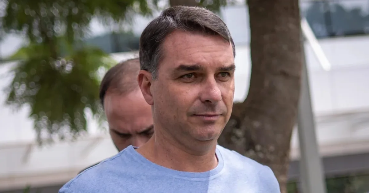 Decisão judicial ordena retirada de conteúdo sobre suposta ligação de Flávio com facção