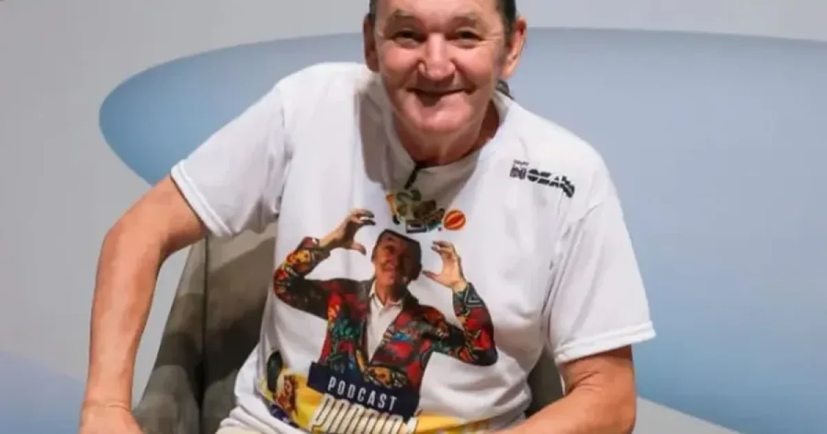 Depois do acidente que o levou ao hospital, Marquito surge em foto com amigos