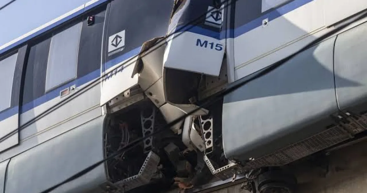 Dois trens colidem de frente e deixam ao menos 21 vítimas