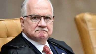 Fachin barra tentativa de declarar Moraes suspeito em caso do 8 de Janeiro