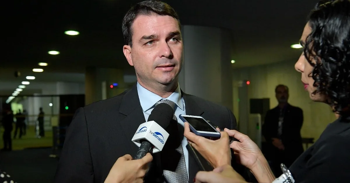 Flávio Bolsonaro diz que Lula transformou Brasil em “colônia chinesa”