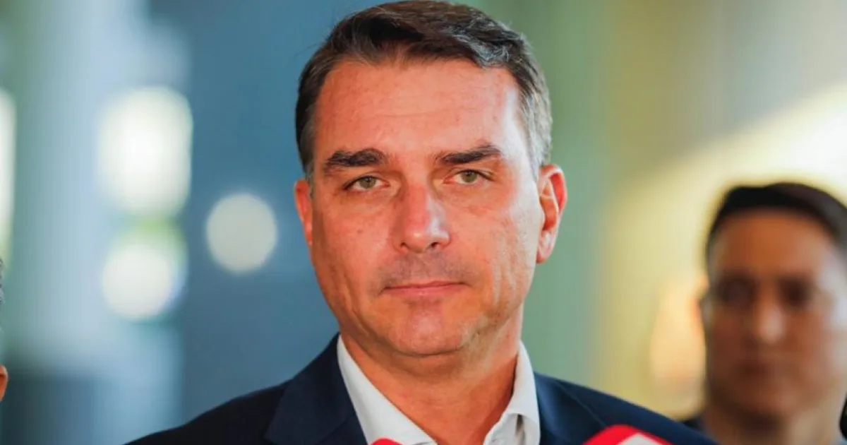 Flávio Bolsonaro lidera pesquisa em AL, diz Instituto Veritá