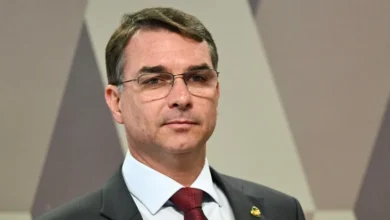 Flávio Bolsonaro usou jatinhos de empresários
