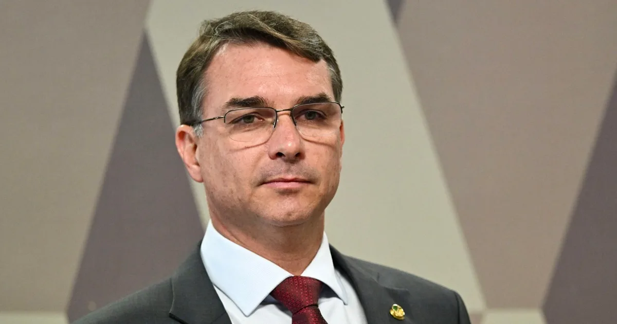Flávio Bolsonaro usou jatinhos de empresários