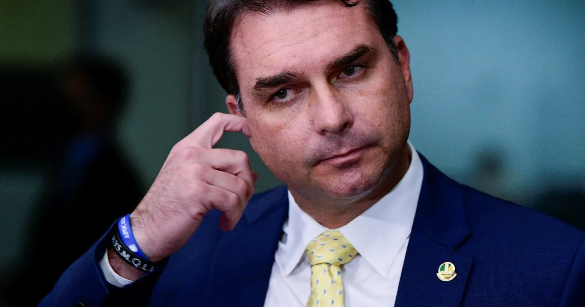 Flávio ficará inelegível se condenado por calúnia contra Lula, diz Metrópoles