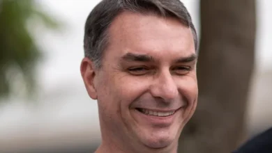 Flávio reage após ultrapassar Lula em nova pesquisa