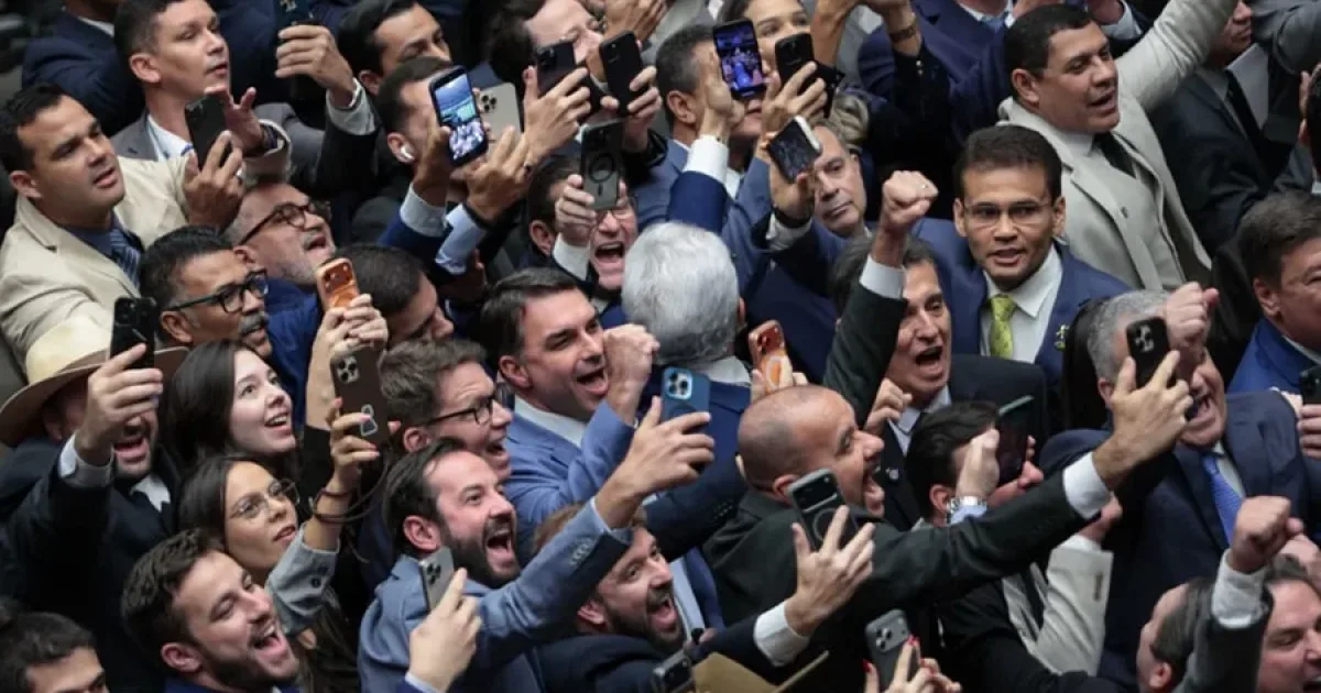 Foi isso que aconteceu há pouco no Congresso Nacional