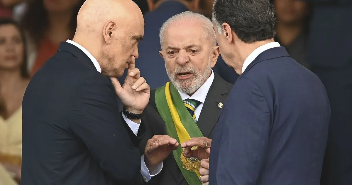 Lula diz a ministros que Flávio Bolsonaro vai entregar Brasil para Trump se for eleito