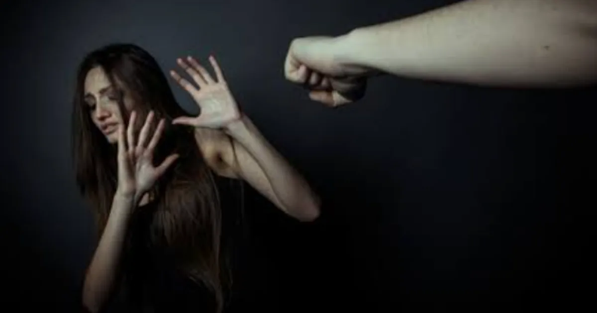 Meninos de 8 e 9 anos conseguem defender e proteger a mãe de ataque