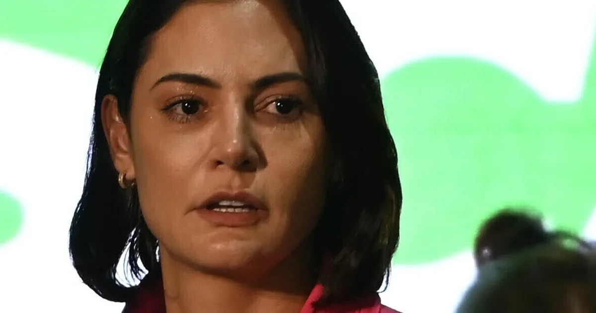 Michelle Bolsonaro toma atitude após Eduardo atacar Nikolas Ferreira